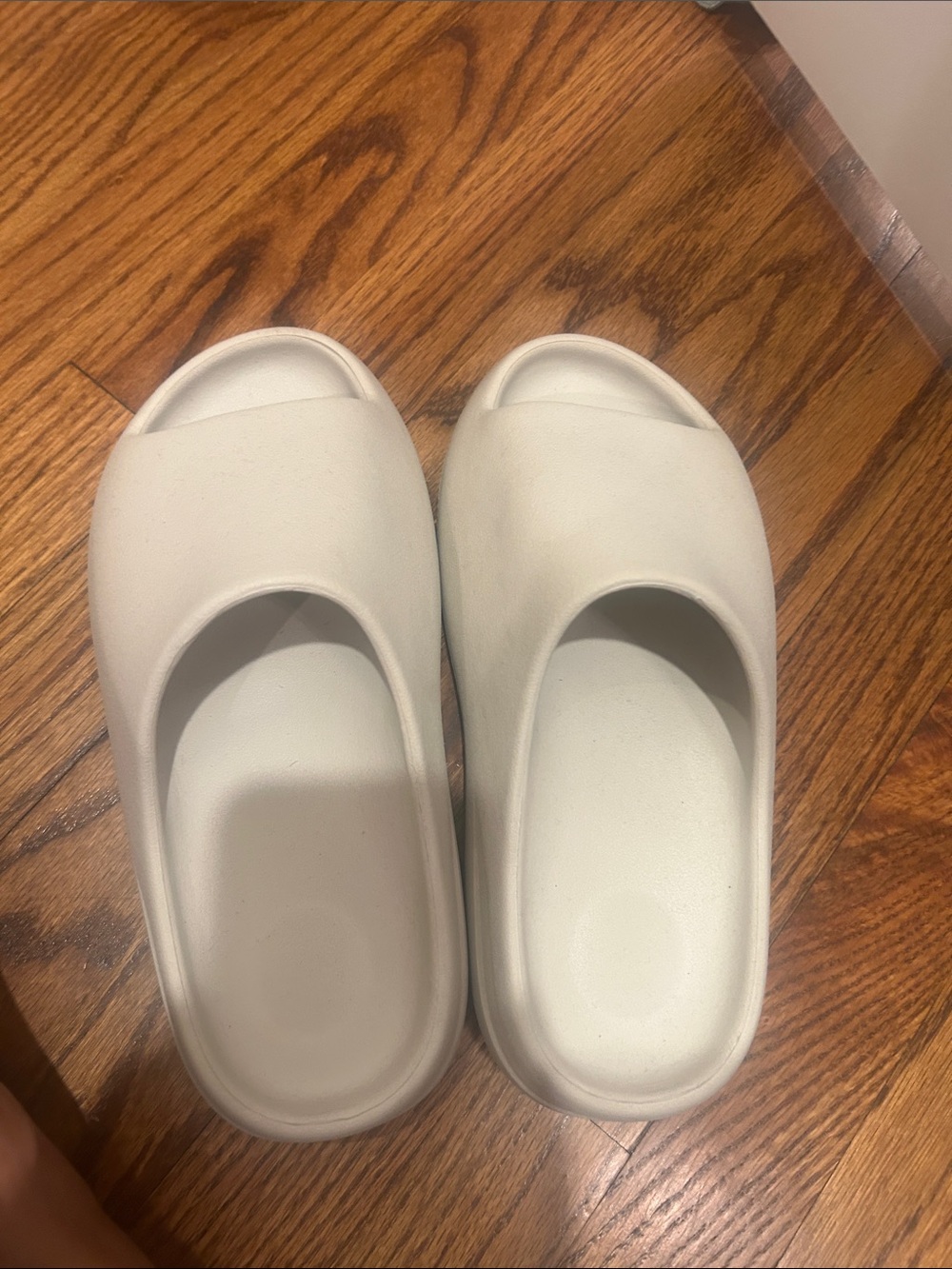 Minimal White Slip-On Foam Slides Adidas ys-01 yeezy 
Worn once